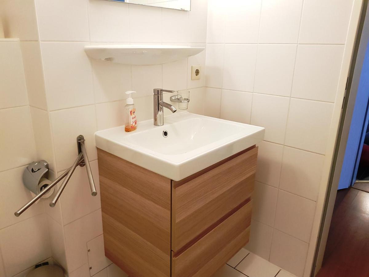 Ferienwohnung 5 Im Strandhaus Lobbe Bagian luar foto