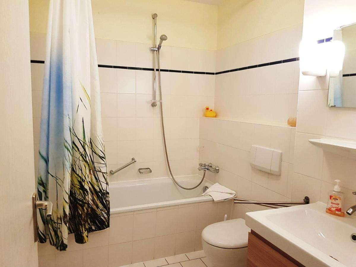 Ferienwohnung 5 Im Strandhaus Lobbe Bagian luar foto